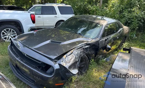 2017 Dodge Challenger Sxt z USA, uszkodzony, nr VIN 2C3CDZAG8HH598075